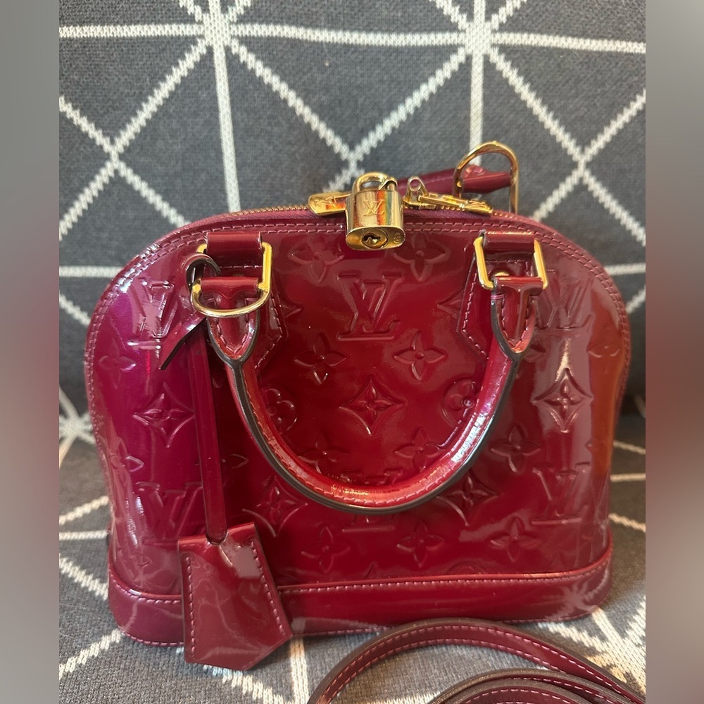 Louis Vuitton Vernis Alma BB with dust bag, strap and box. Comes with COA. - Picture 2 of 15